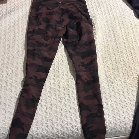 lululemon athletica Camouflage Leggings - Brown and Black - Picture 2 of 3